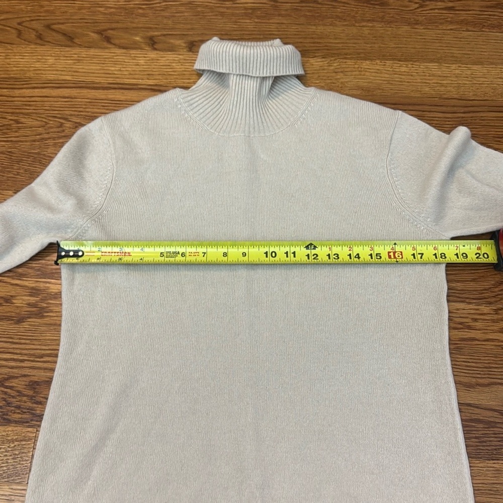 Evelyn Grace Cream Tan Cashmere Turtleneck Minimalist Quiet Luxury Sweater L - Picture 6 of 8